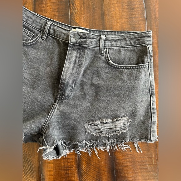 Black Distressed High Waisted Jeans Denim Shorts Forever 21 Size 30 - Picture 2 of 11